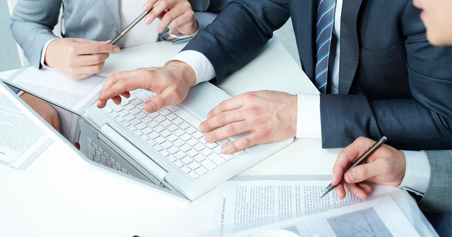 So sánh kế toán nội bộ với kế toán thuê ngoài